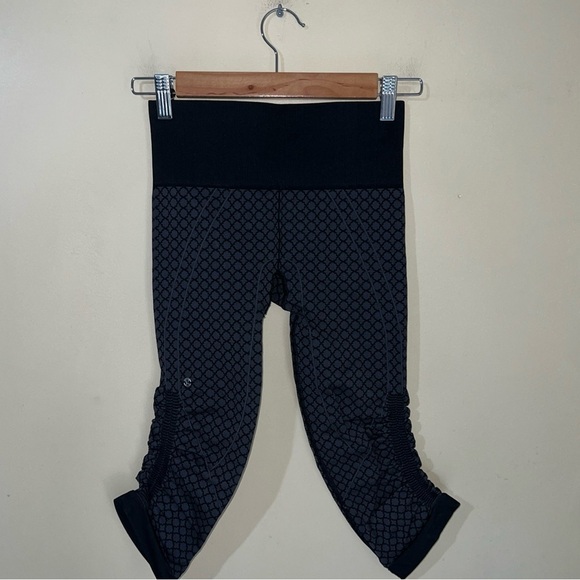 Lululemon In the Flow II crop yoga pants Women's Size 2 - Picture 3 of 5